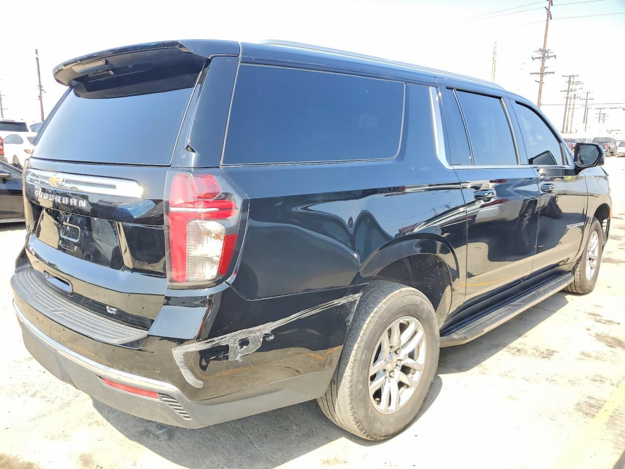 2023 Chevrolet Suburban C1500 Lt - zdjęcie 3