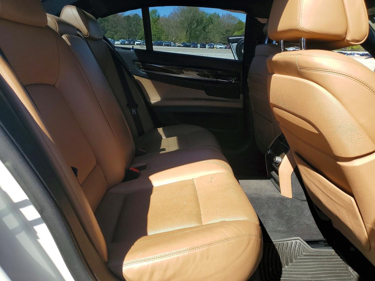 2015 BMW 740 I - zdjęcie 10