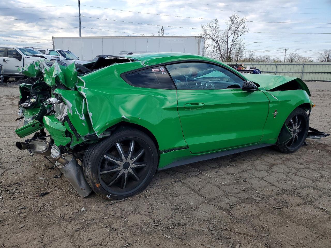 2019 Ford Mustang - zdjęcie 3