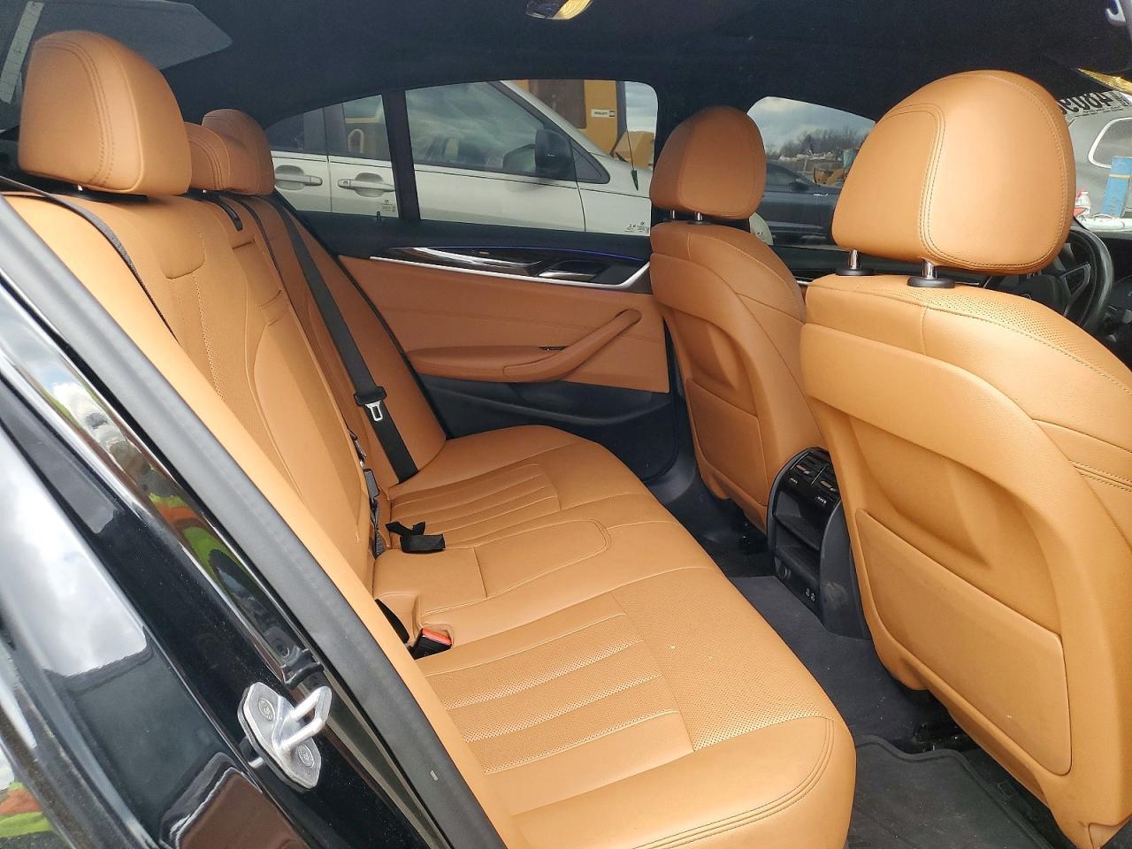 2021 BMW 530 Xi - zdjęcie 10