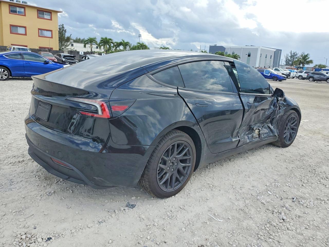 2026 Tesla Model 3 - zdjęcie 3