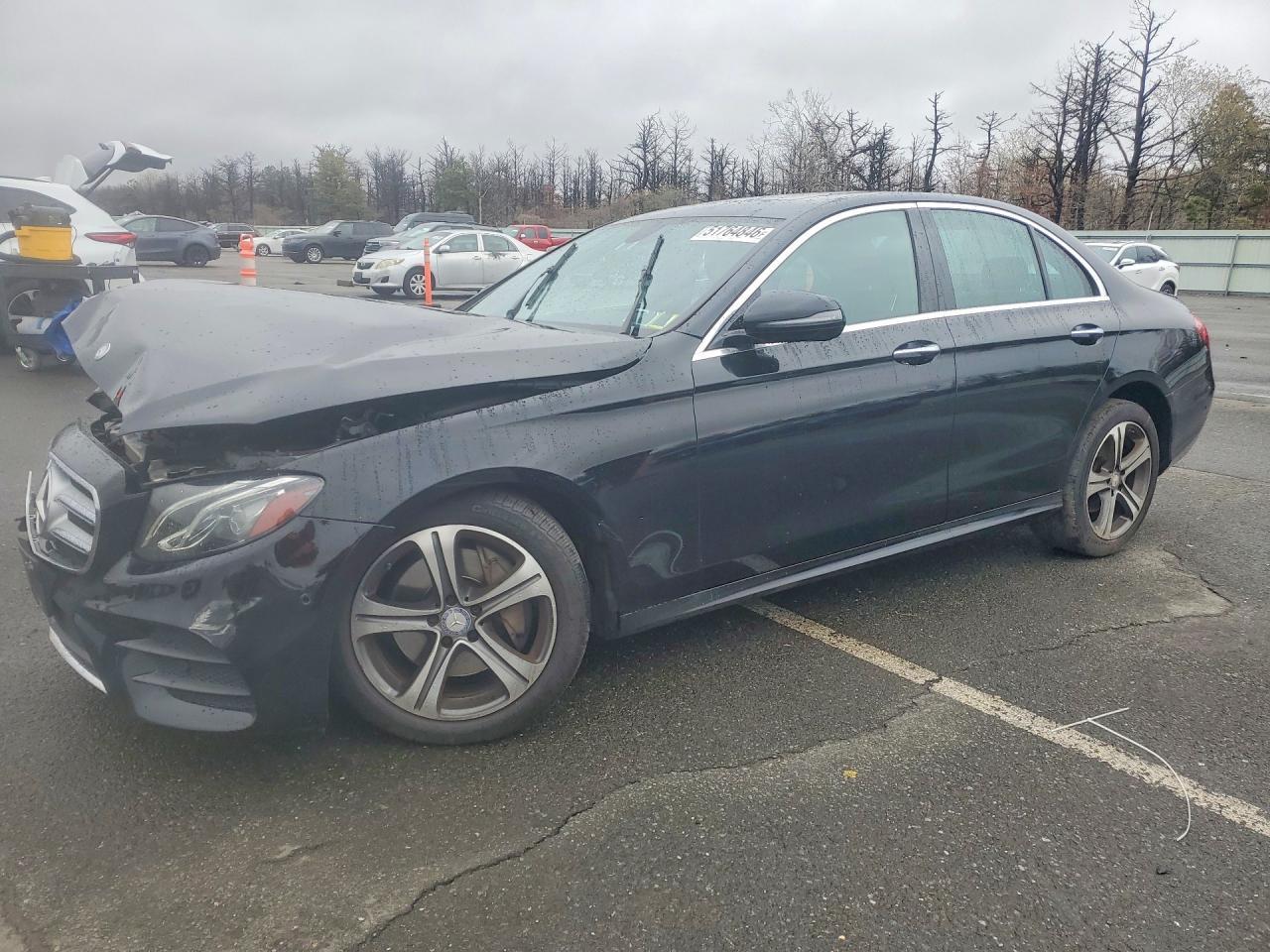 2017 Mercedes-Benz E 300 4Matic - zdjęcie główne