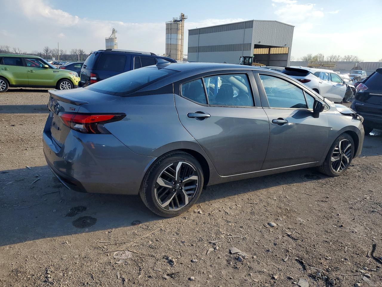 2024 Nissan Versa Sr - zdjęcie 3