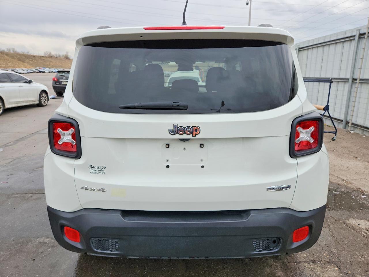 2016 Jeep Renegade Latitude - zdjęcie 6