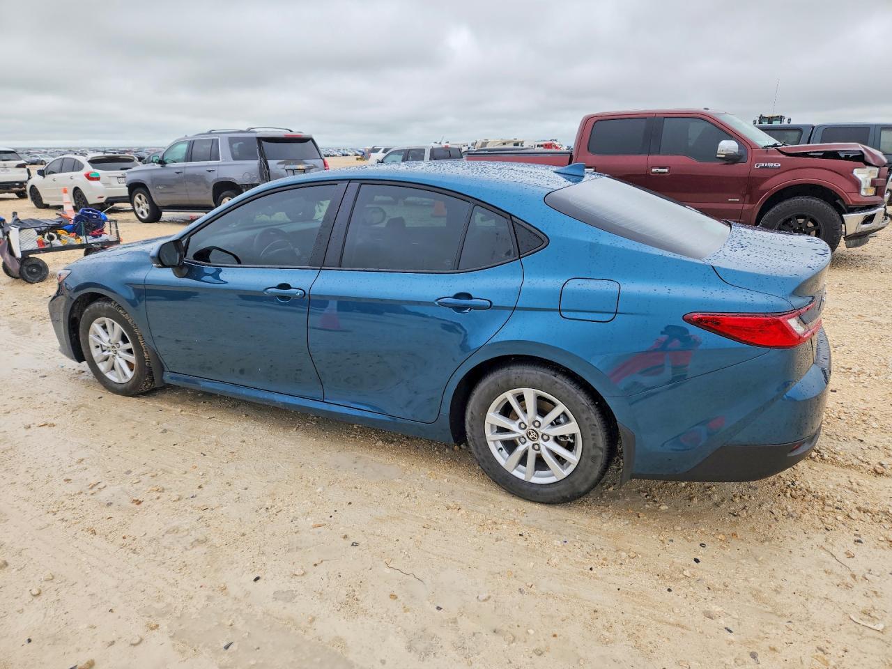 2026 Toyota Camry Le - zdjęcie 2