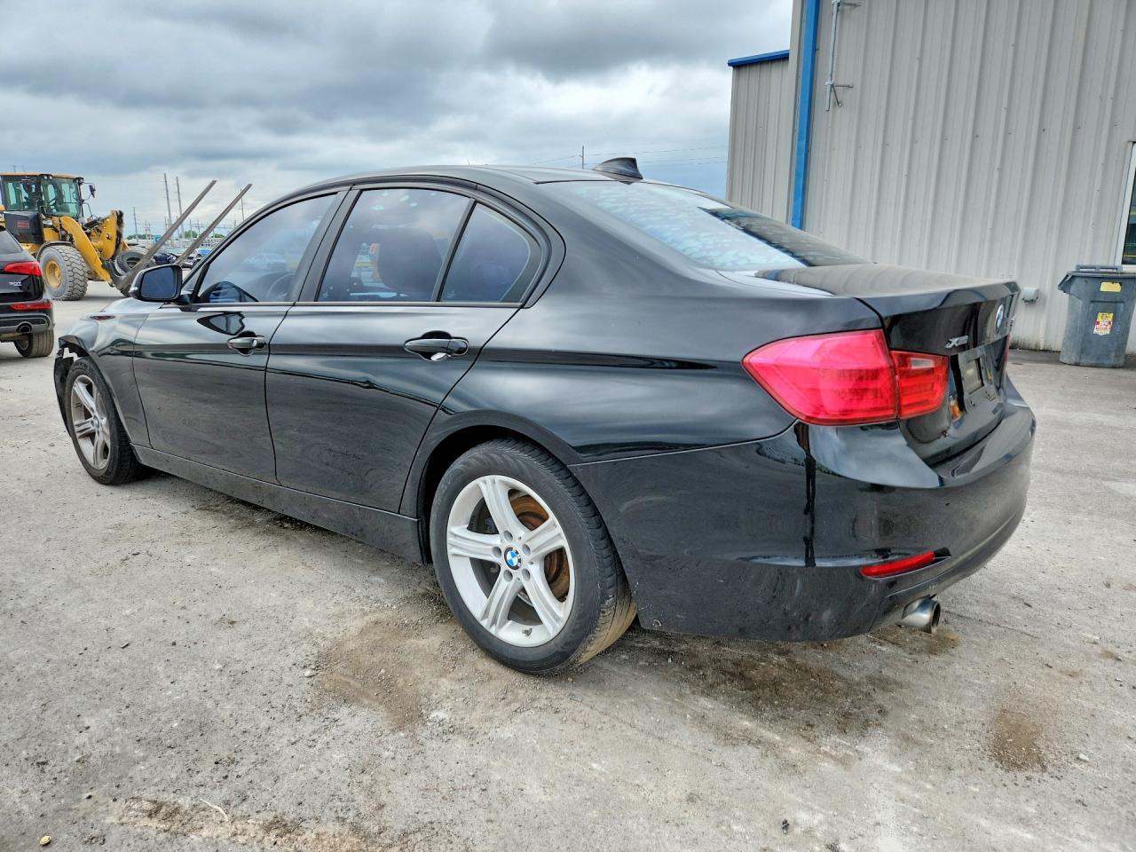 2014 BMW 320 I xDrive - zdjęcie 2