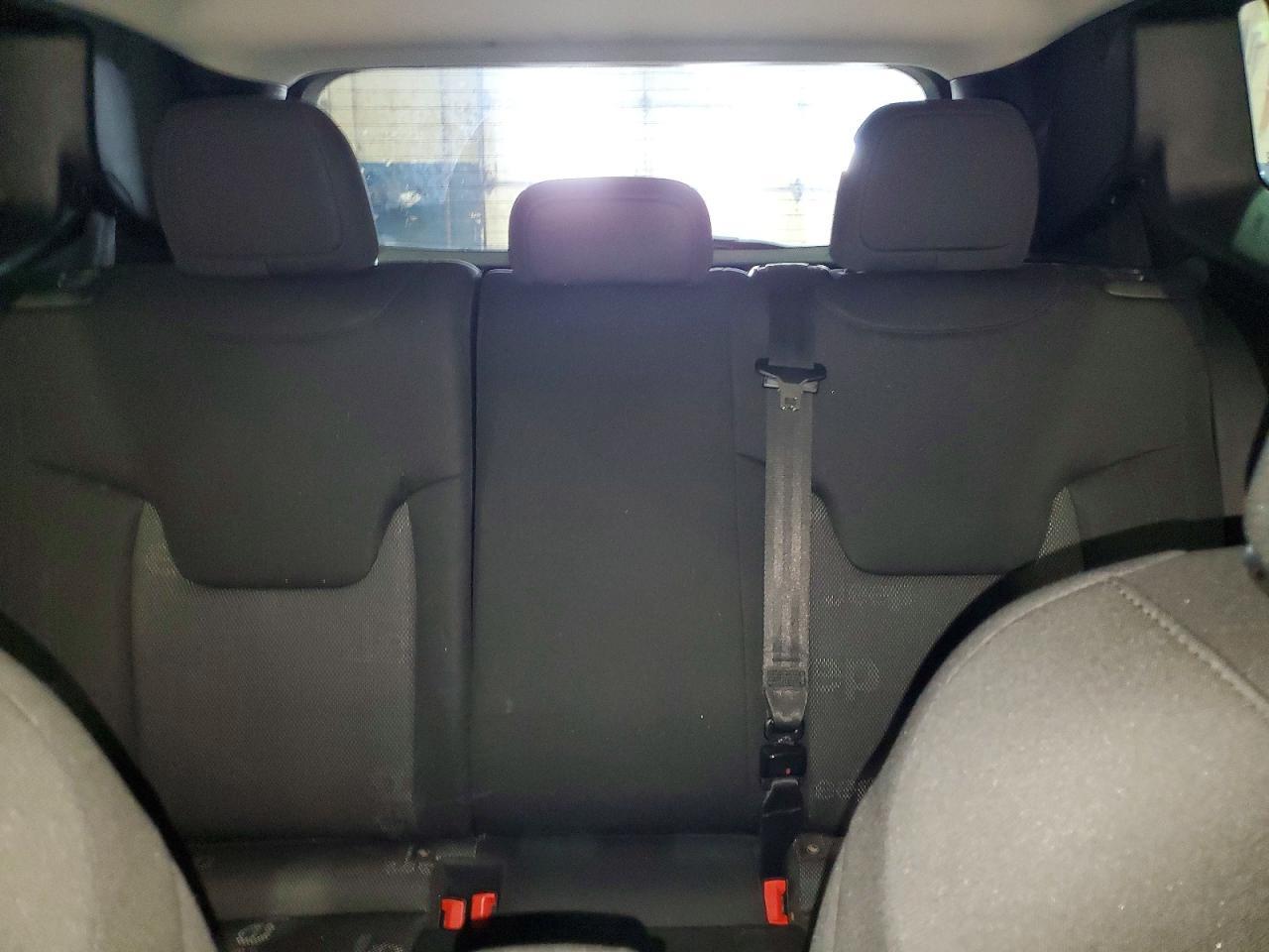 2017 Jeep Renegade Latitude - zdjęcie 10