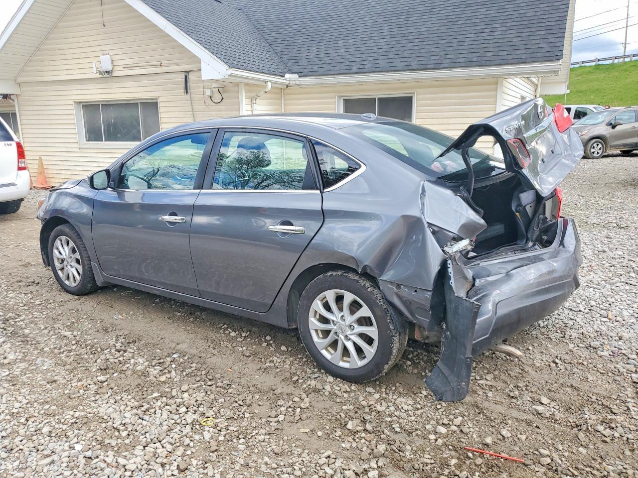 2018 Nissan Sentra Sv - zdjęcie 2