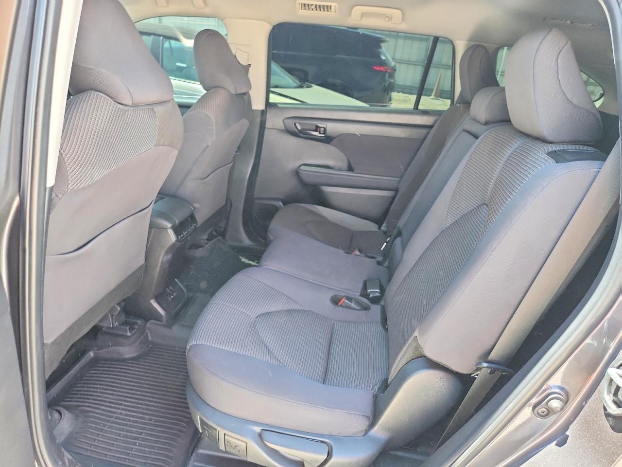 2024 Toyota Highlander Le - zdjęcie 13