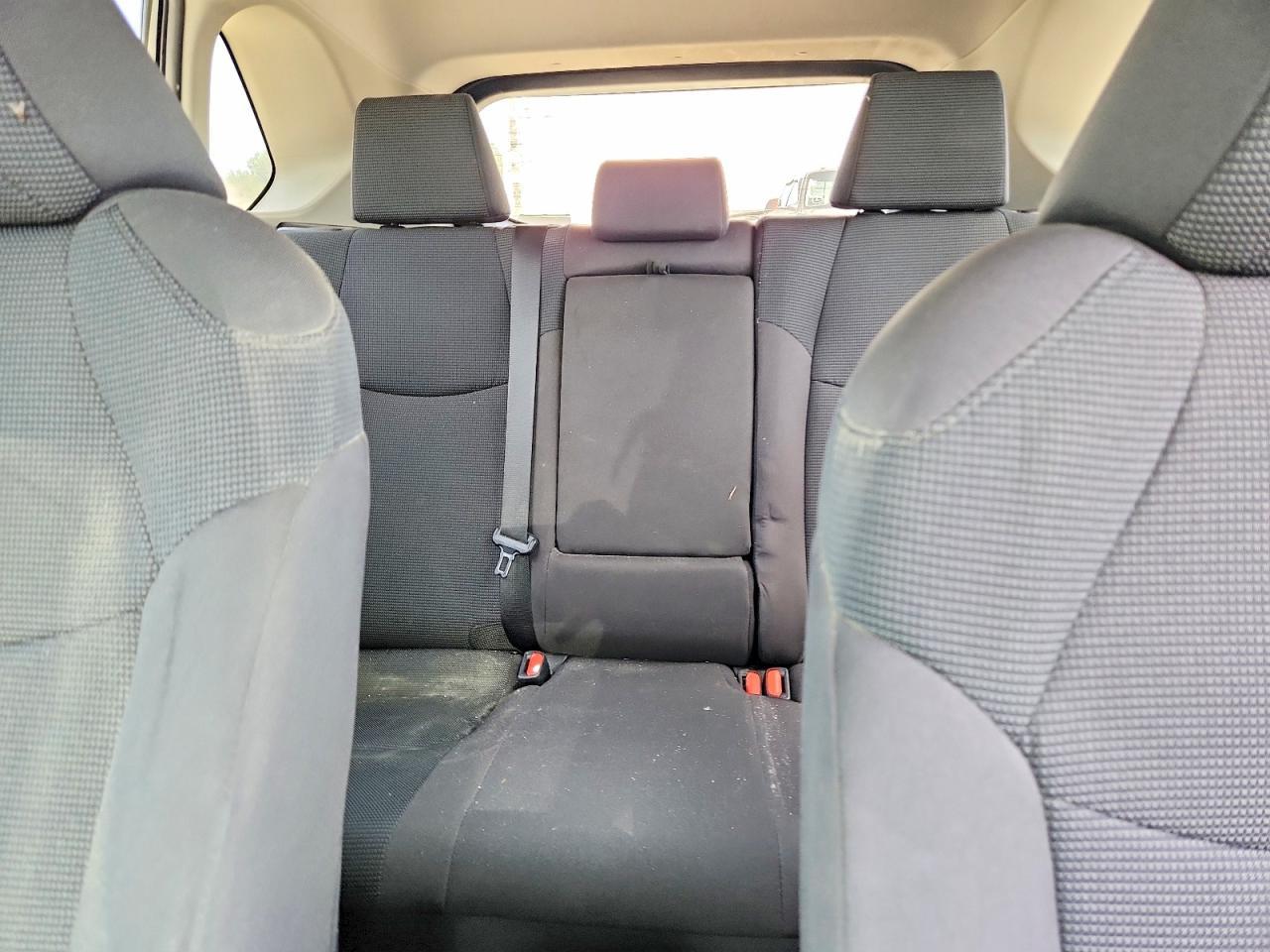 2021 Toyota Rav4 Hybrid Le - zdjęcie 10