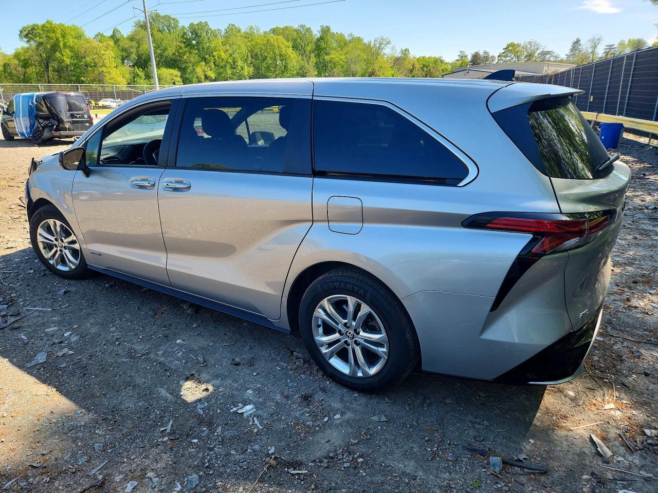 2021 Toyota Sienna Xse - zdjęcie 2