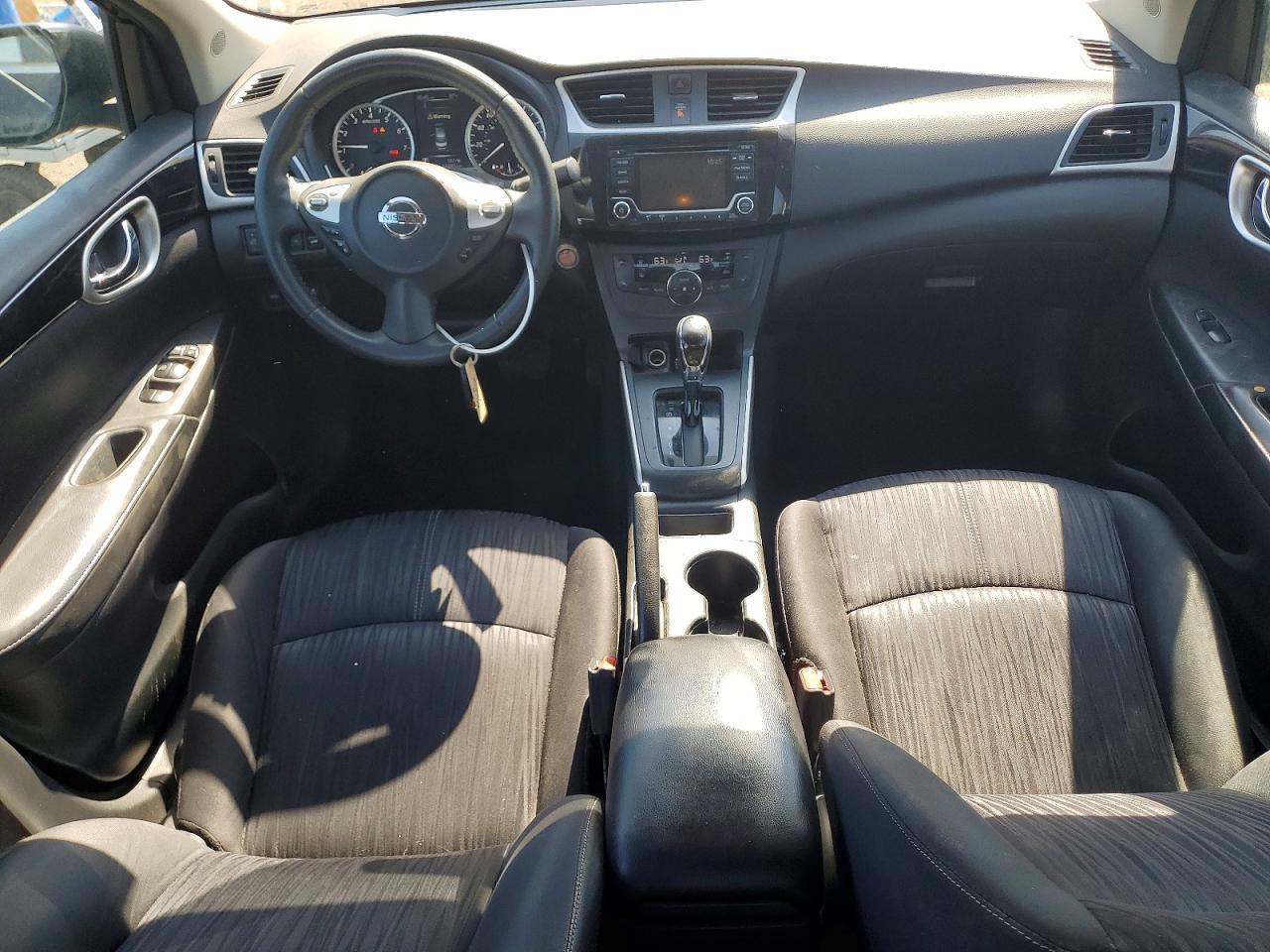 2018 Nissan Sentra Sv - zdjęcie 8