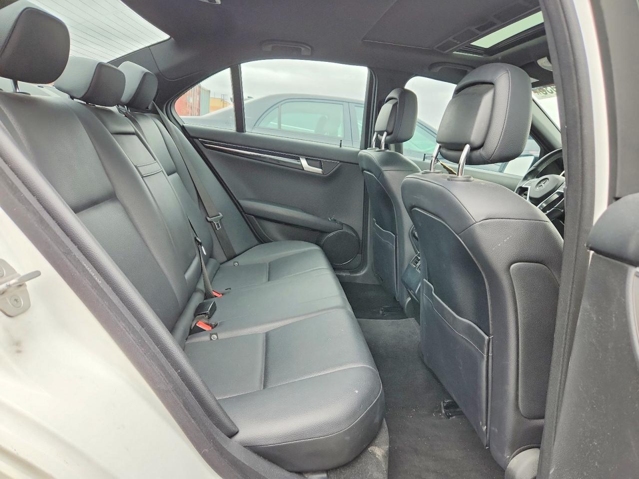 2013 Mercedes-Benz C 300 4Matic - zdjęcie 10