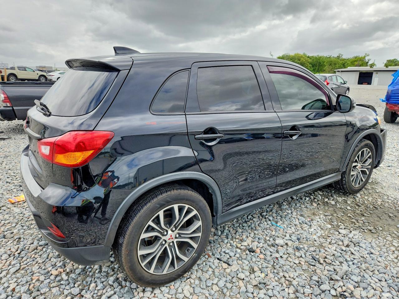 2019 Mitsubishi Outlander Sport Es - zdjęcie 3