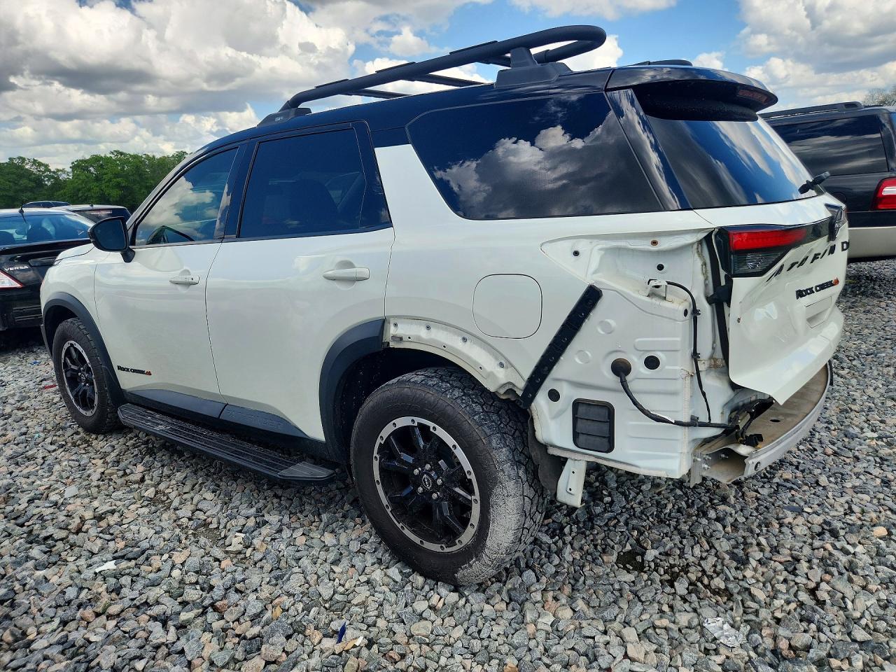 2023 Nissan Pathfinder Rock Creek - zdjęcie 2