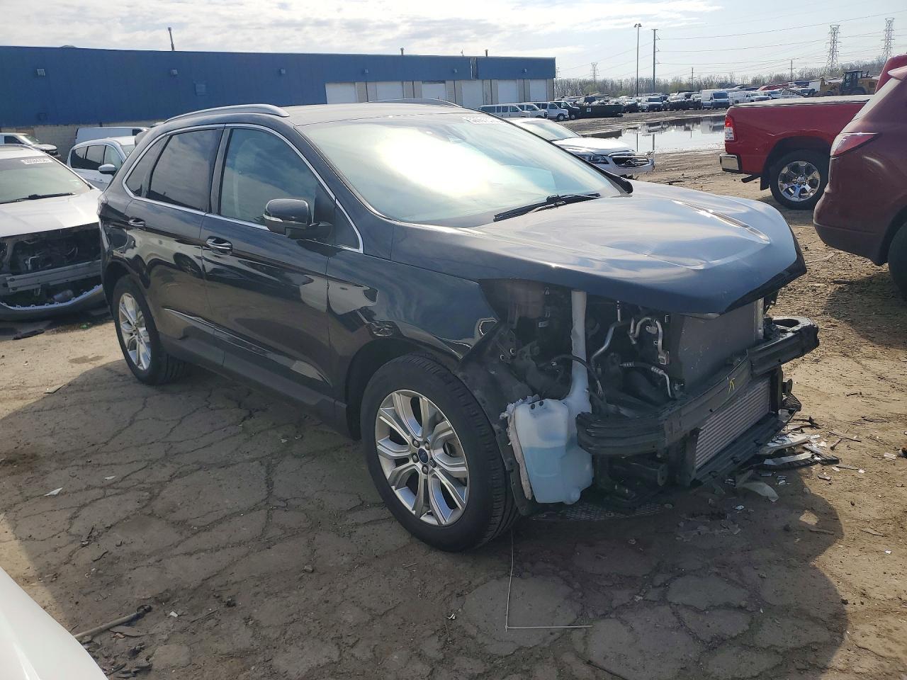 2021 Ford Edge Titanium - zdjęcie 4
