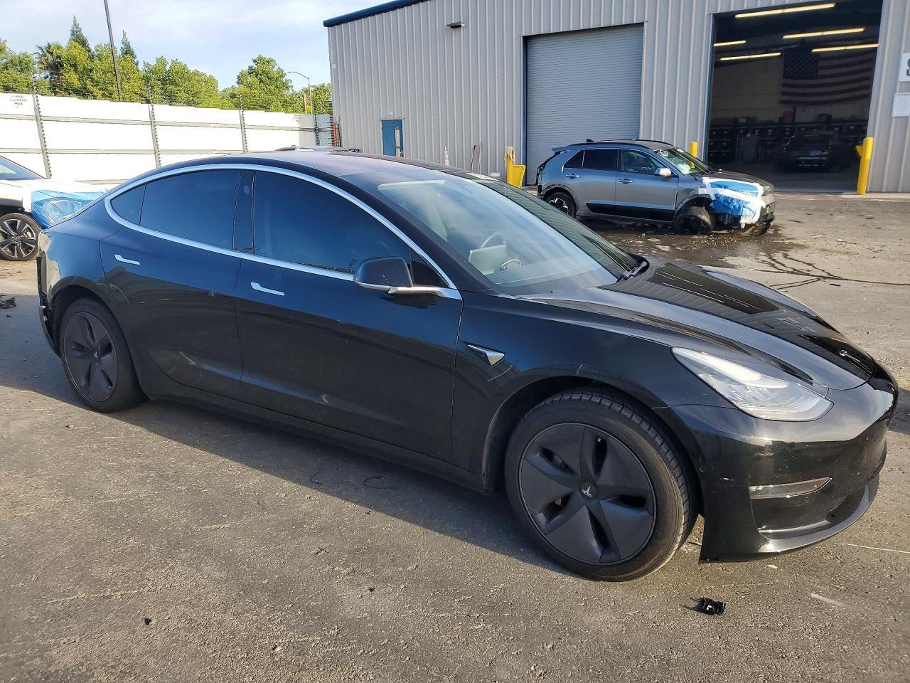 2018 Tesla Model 3 - zdjęcie 4