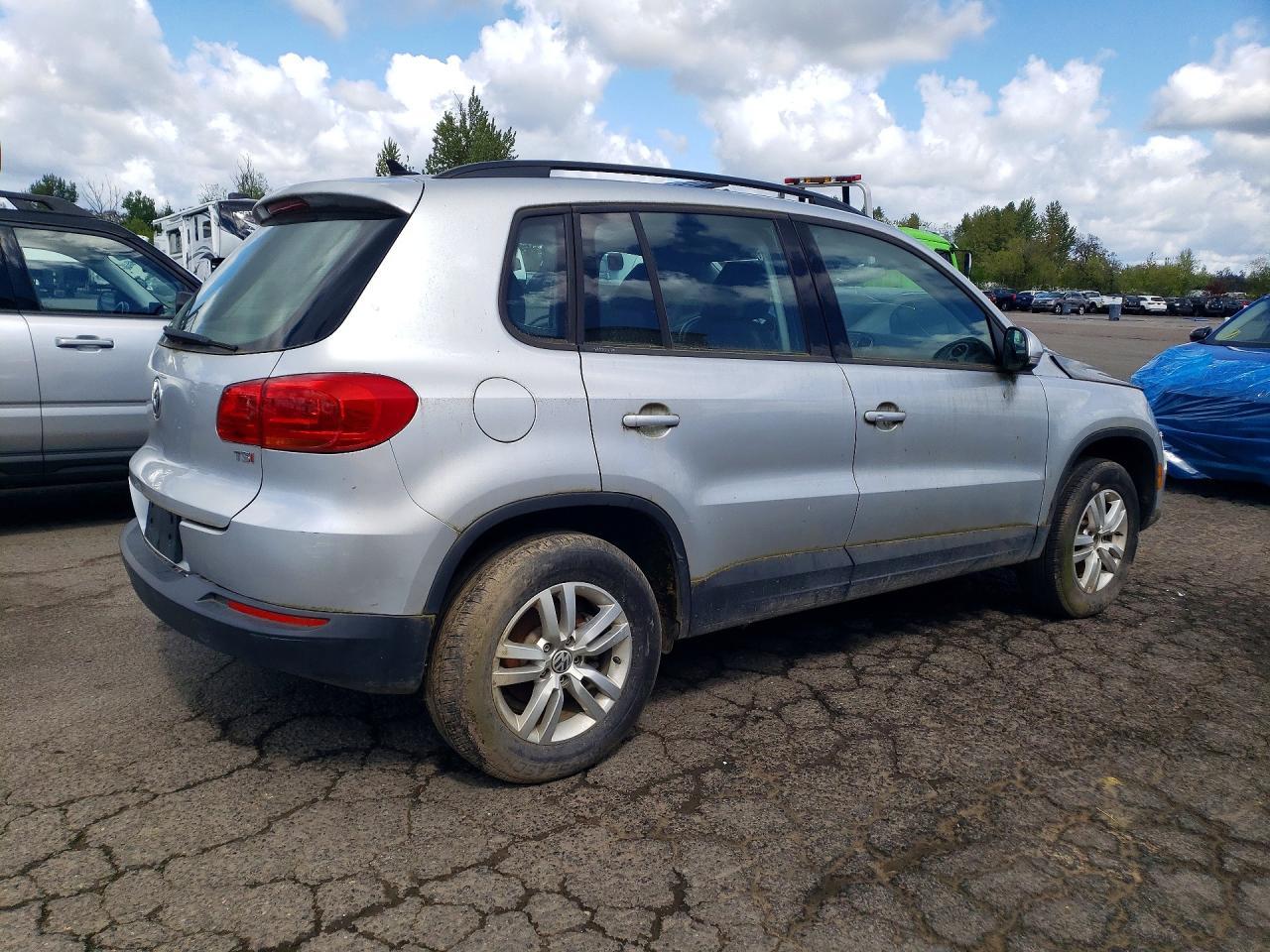 2017 Volkswagen Tiguan S - zdjęcie 3