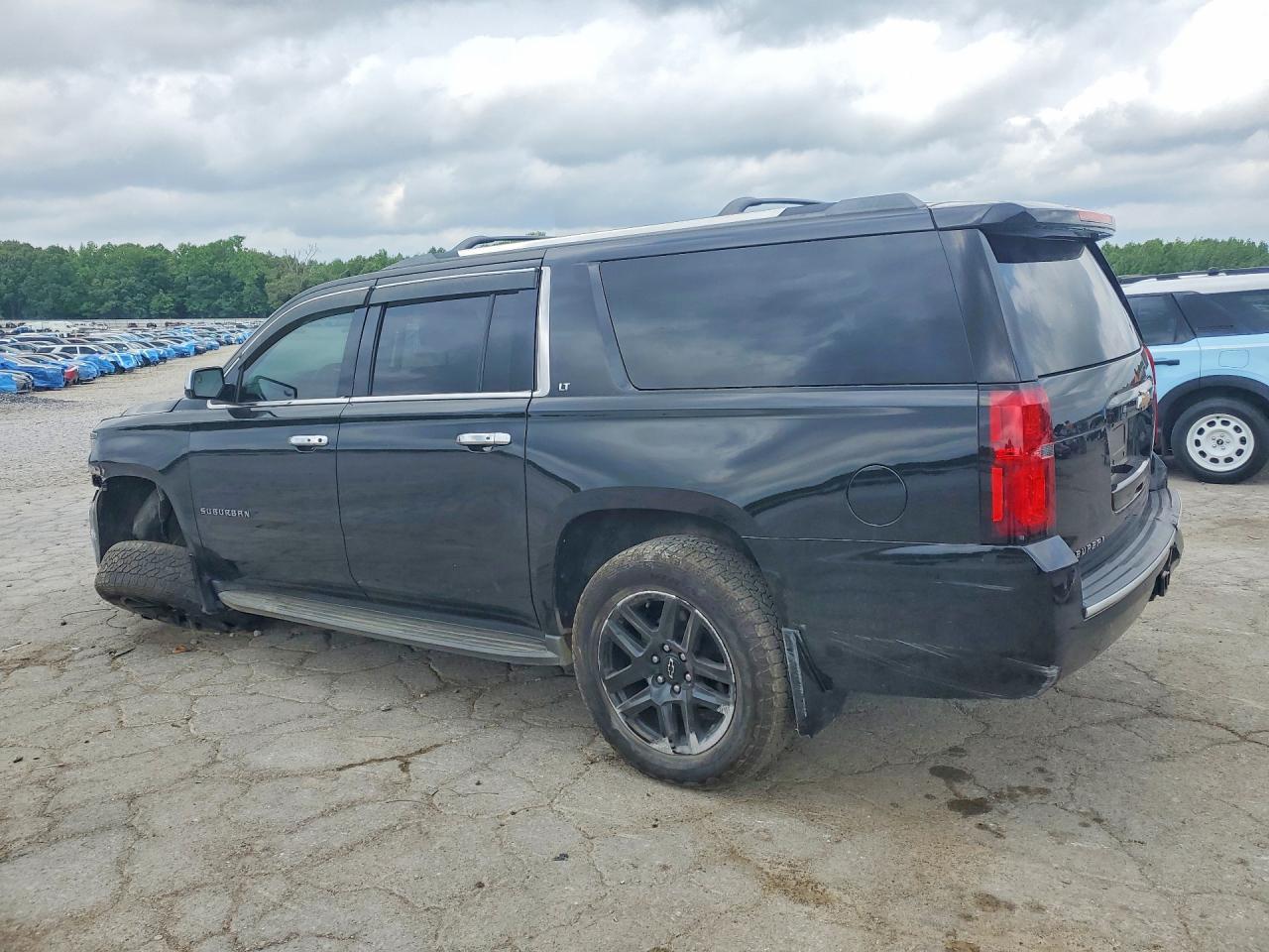 2015 Chevrolet Suburban K1500 Lt - zdjęcie 2
