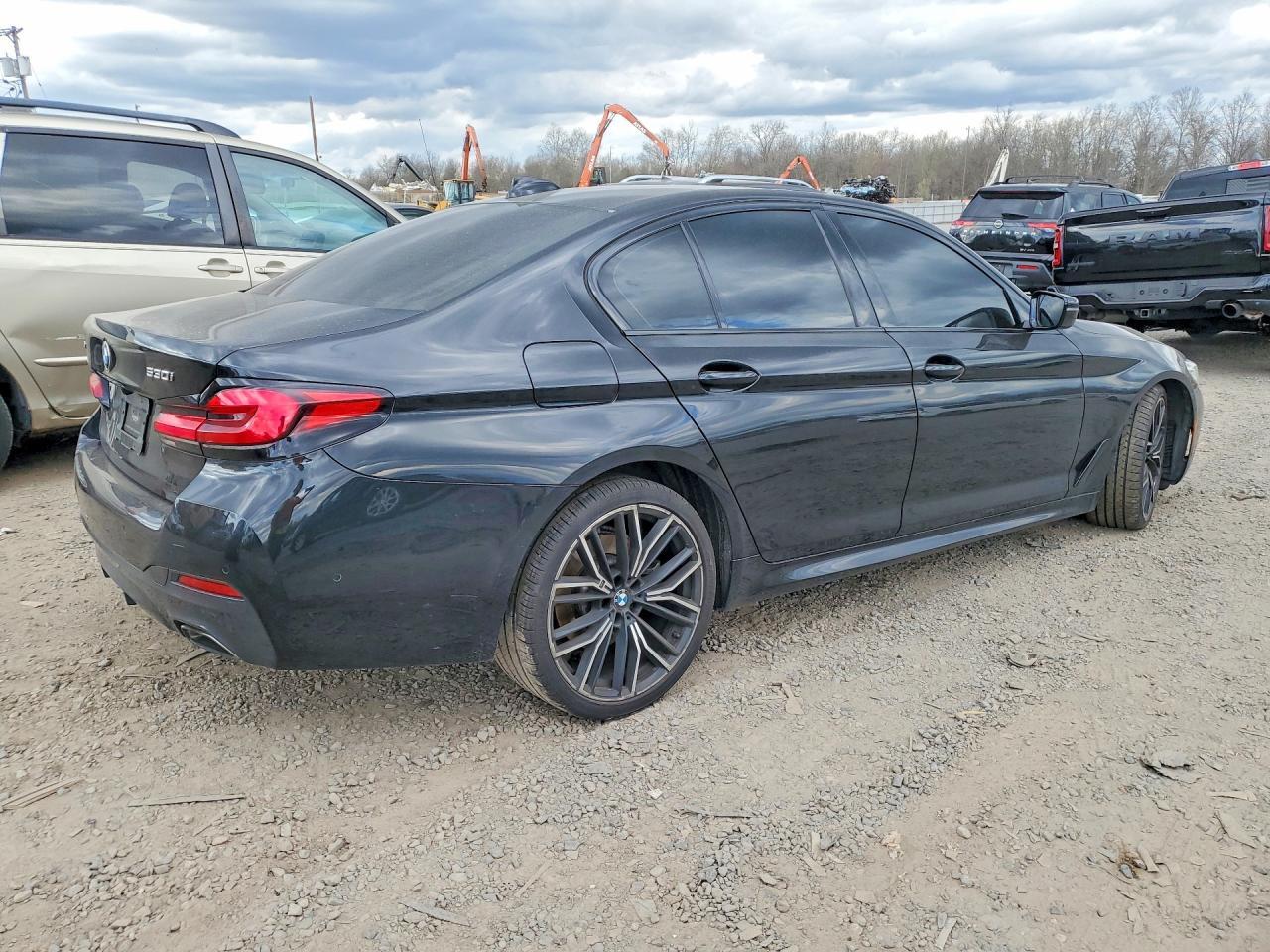 2021 BMW 530 Xi - zdjęcie 3