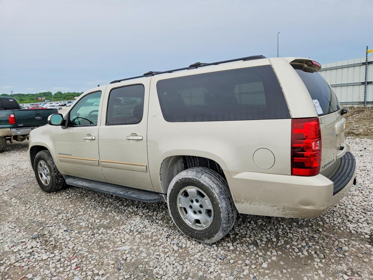 2014 Chevrolet Suburban C1500 Lt - zdjęcie 2