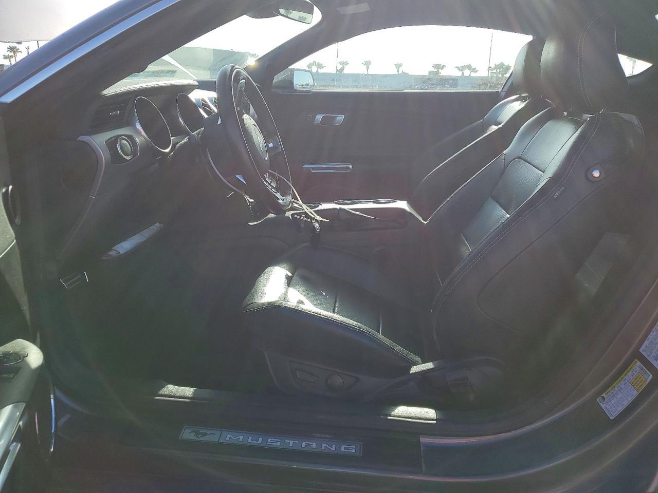 2021 Ford Mustang - zdjęcie 7