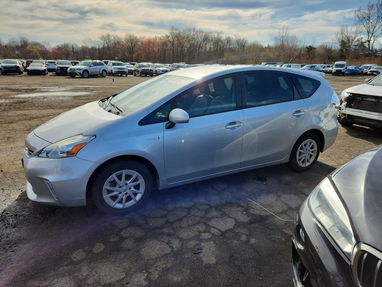 2014 Toyota Prius V Three - zdjęcie główne