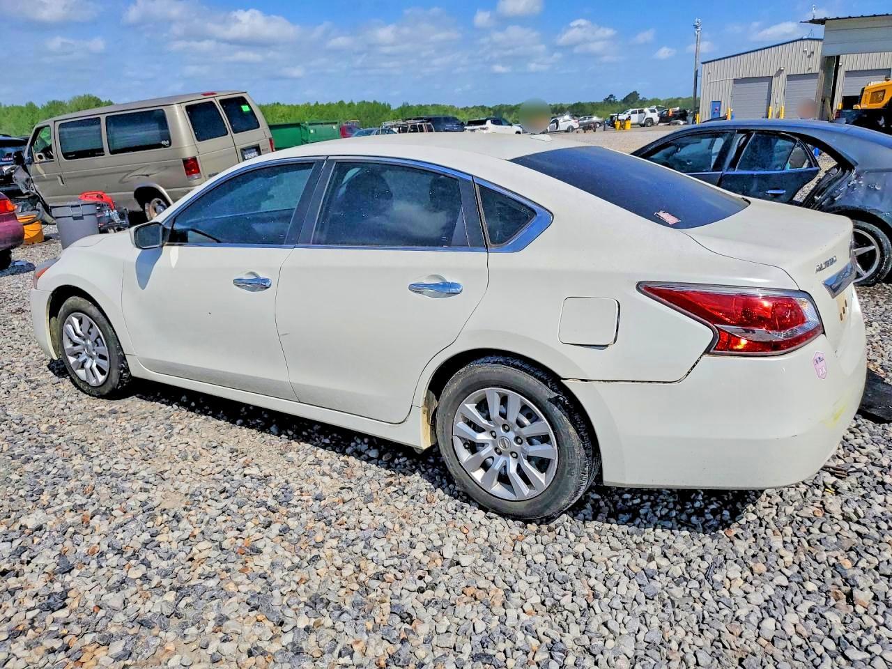 2014 Niss Altima - zdjęcie 2