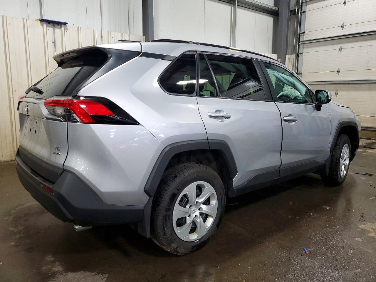 2020 Toyota Rav4 Le - zdjęcie 3