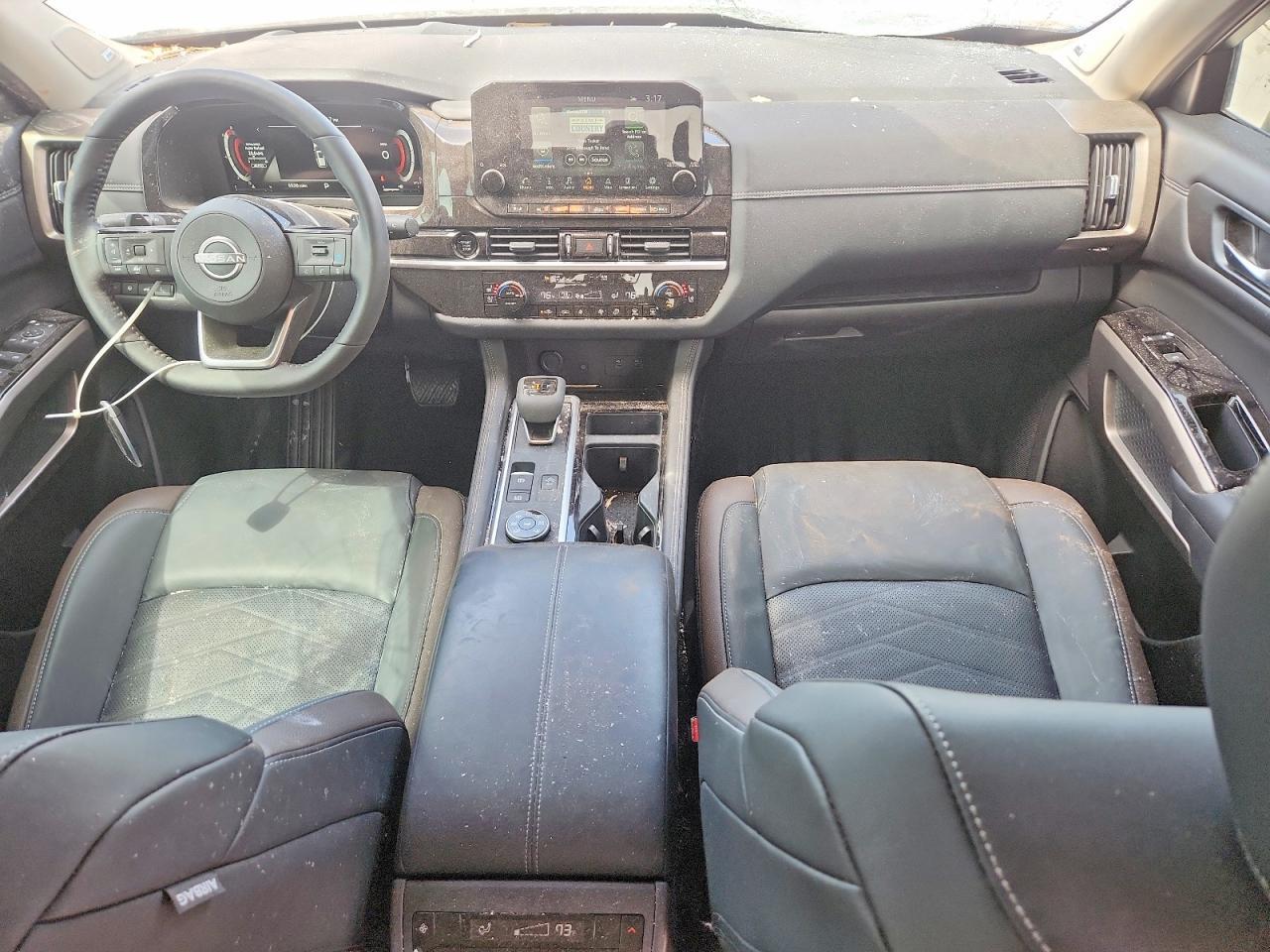 2025 Nissan Pathfinder Platinum - zdjęcie 8