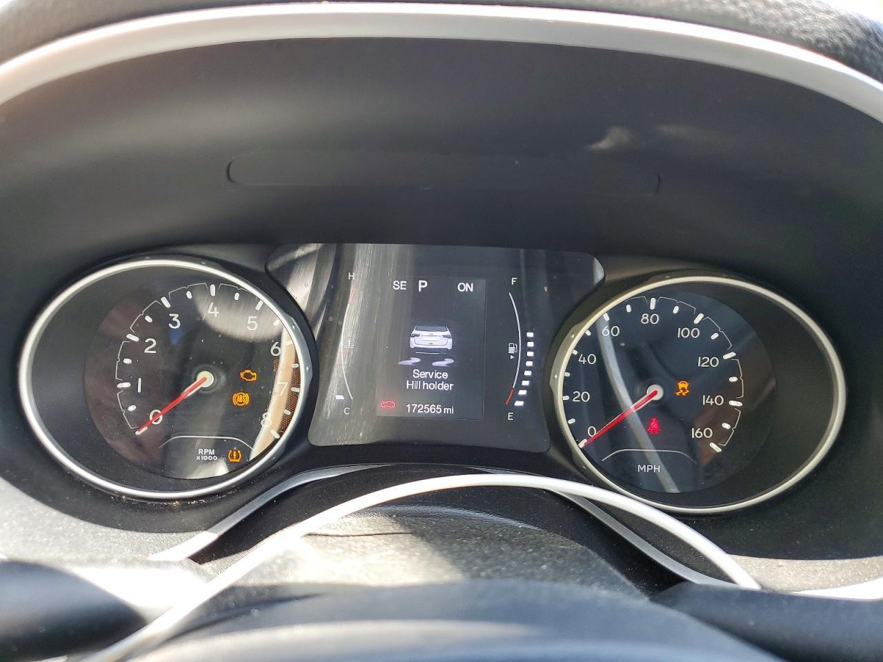 2021 Jeep Compass Latitude - zdjęcie 9