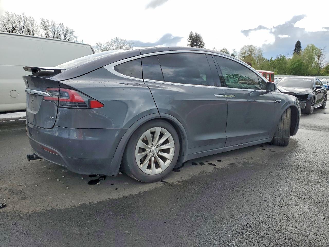 2016 Tesla Model X - zdjęcie 3
