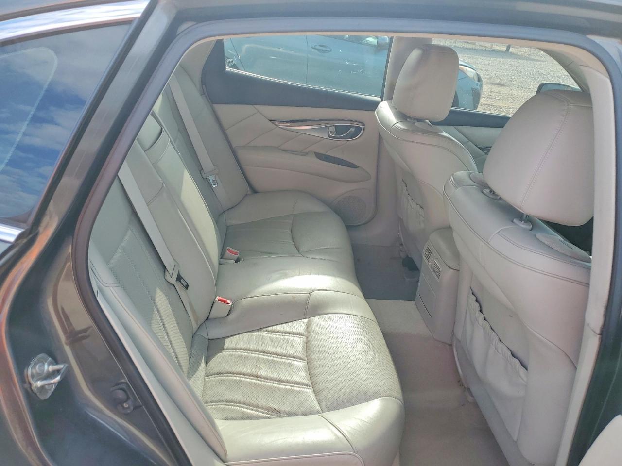 2013 Infiniti M37 - zdjęcie 10