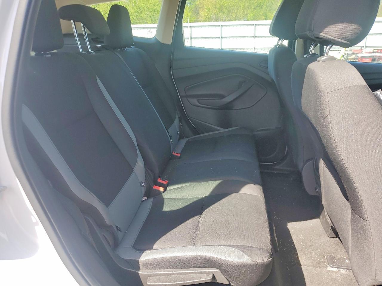 2014 Ford Escape S - zdjęcie 11