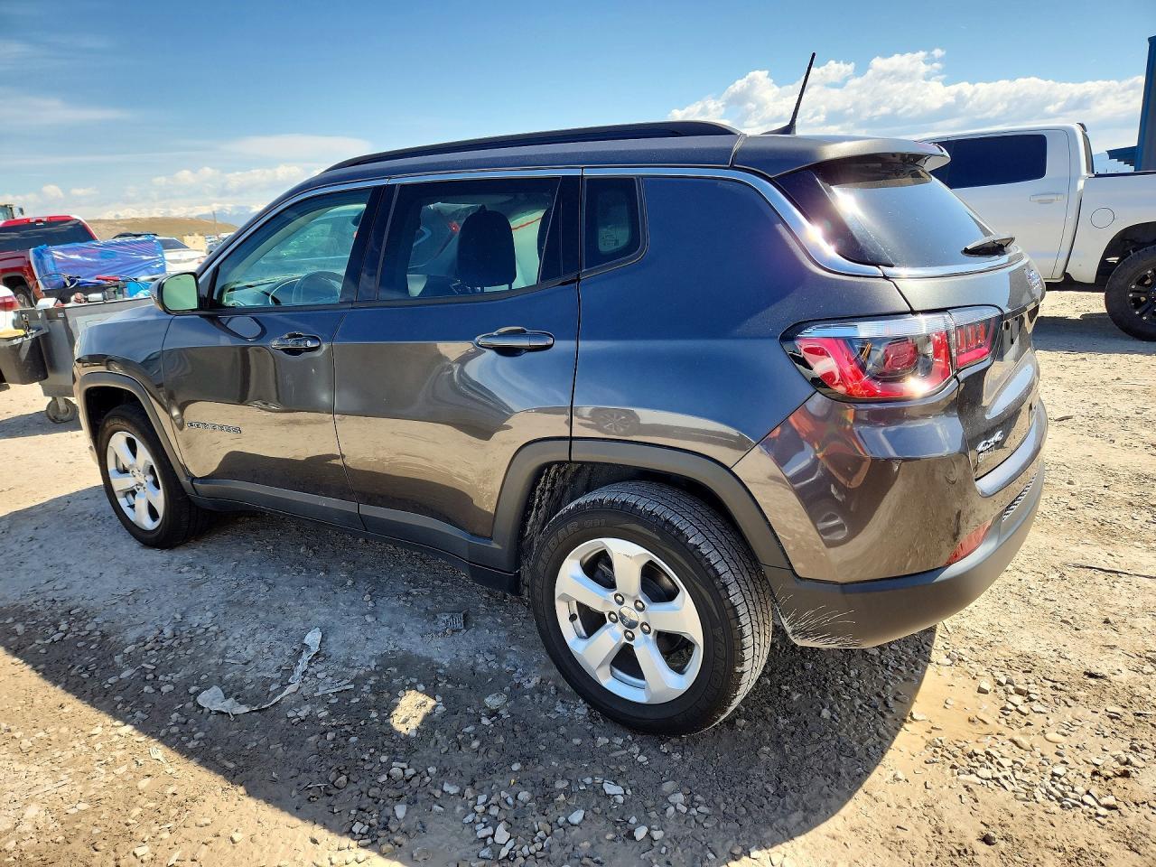 2018 Jeep Compass Latitude - zdjęcie 2