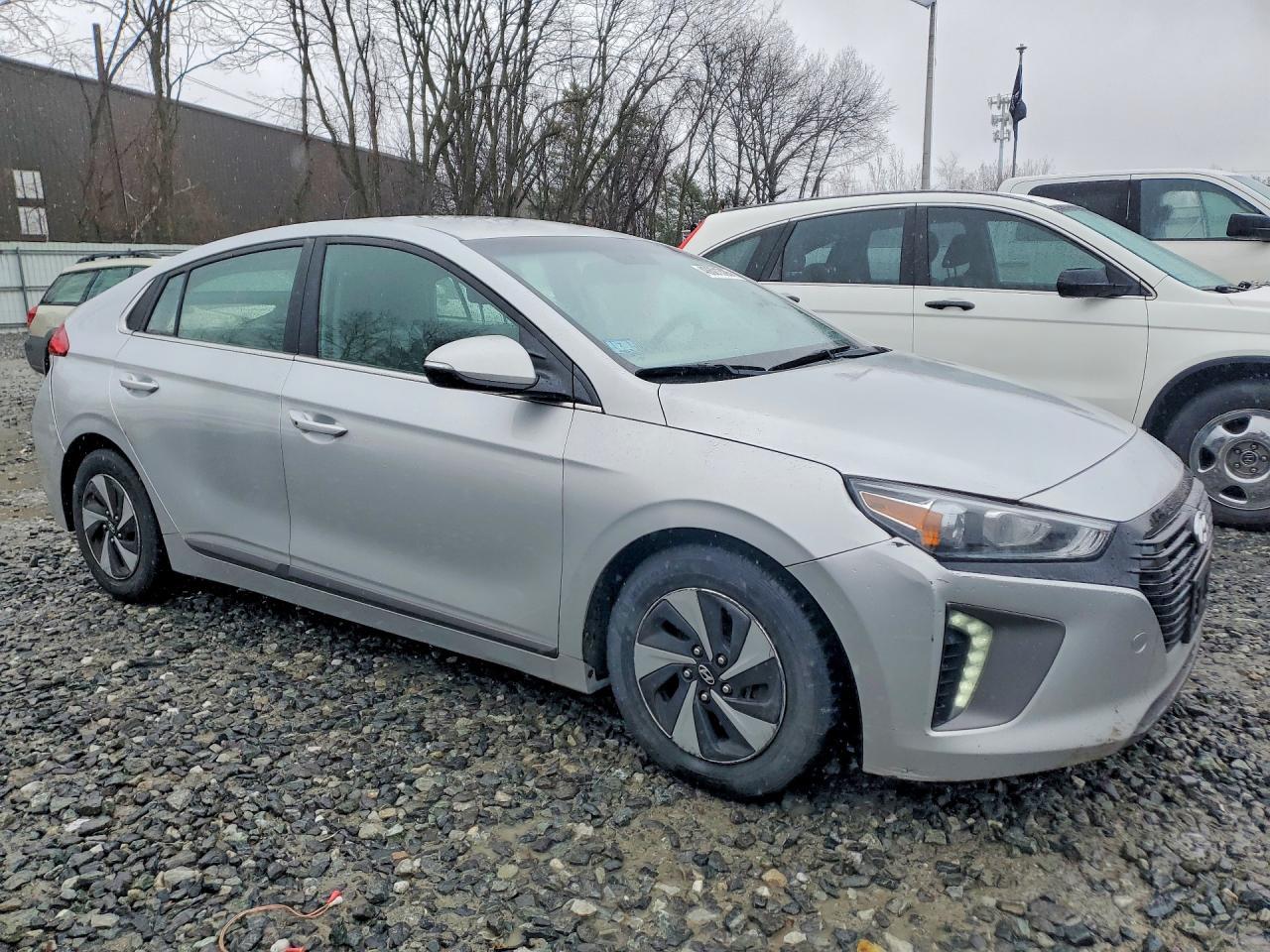 2017 Hyundai Ioniq Hybrid Sel - zdjęcie 4