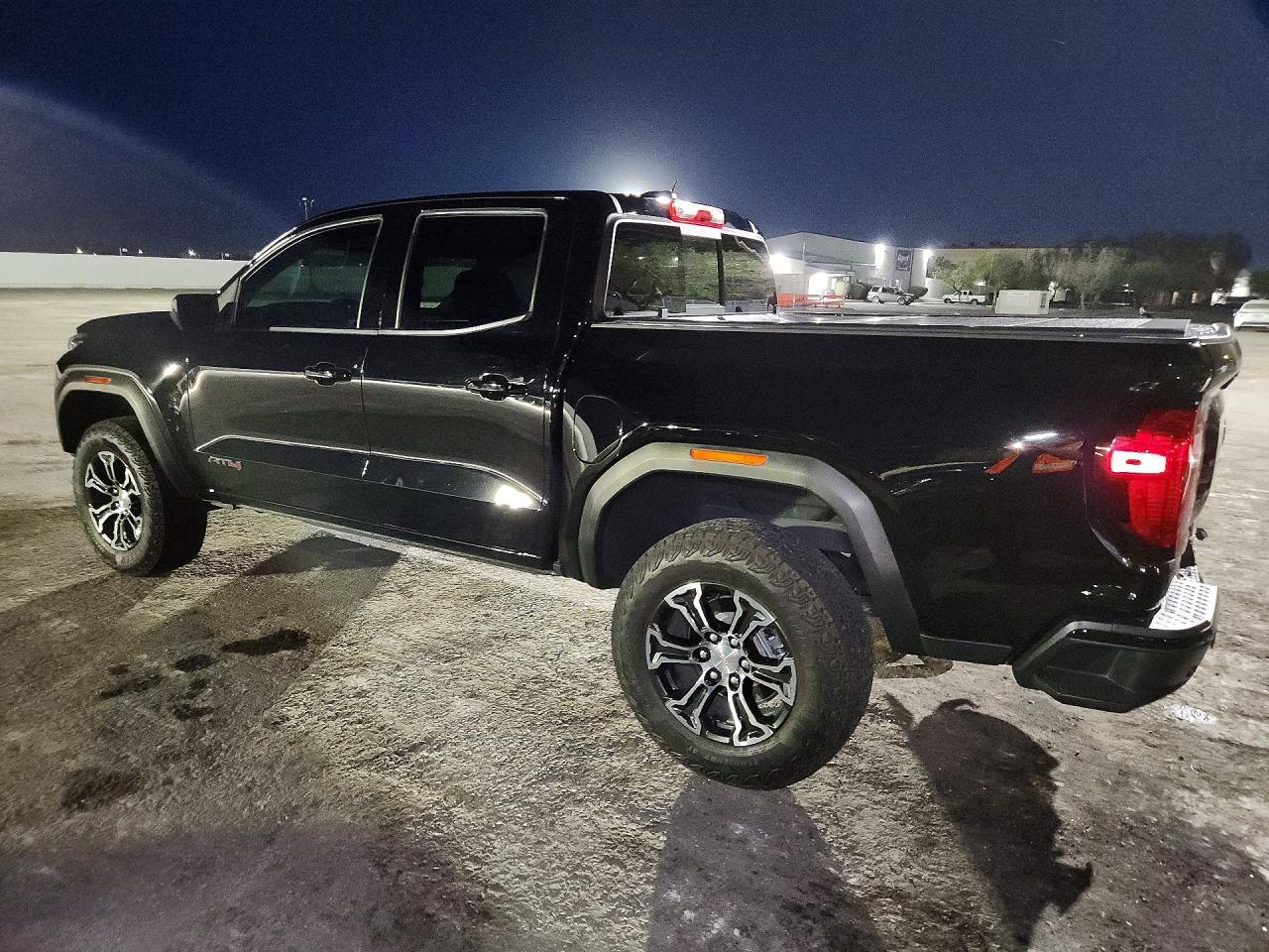2023 GMC Canyon At4 - zdjęcie 2