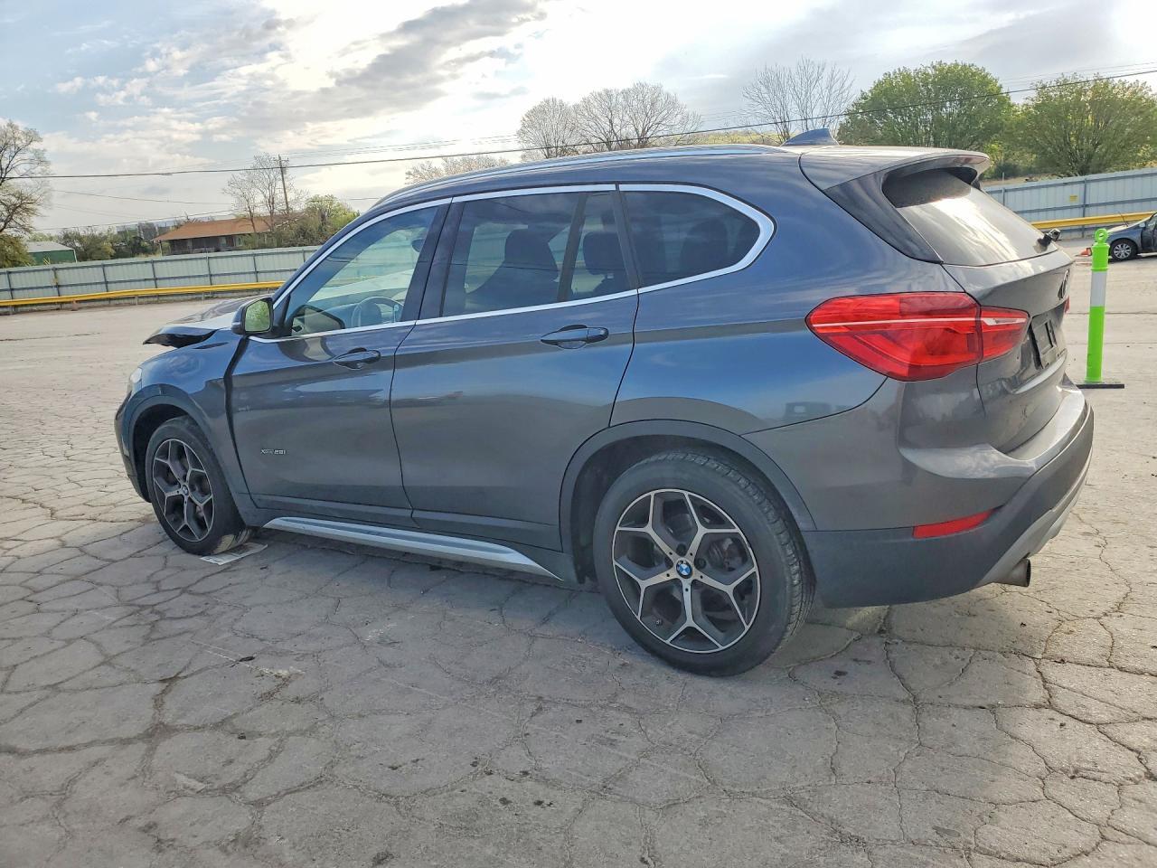 2016 BMW X1 xDrive28I - zdjęcie 2