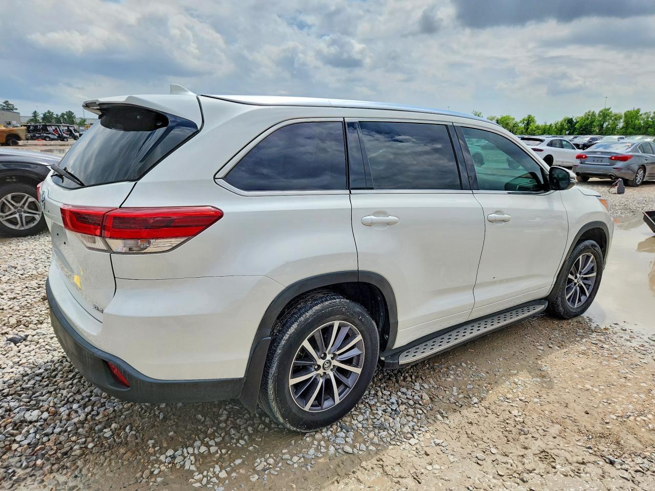 2017 Toyota Highlander Xle - zdjęcie 3