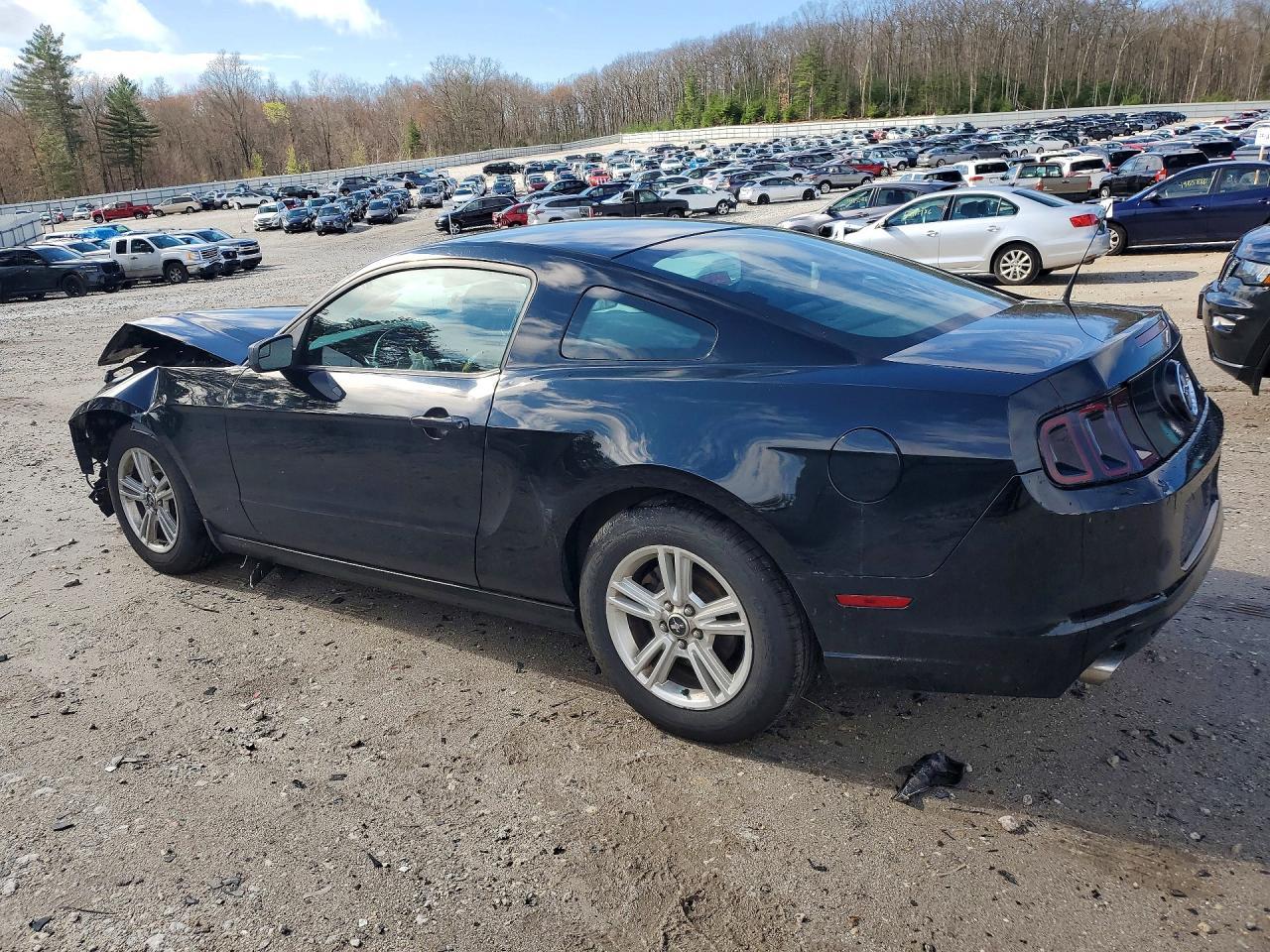 2013 Ford Mustang - zdjęcie 2