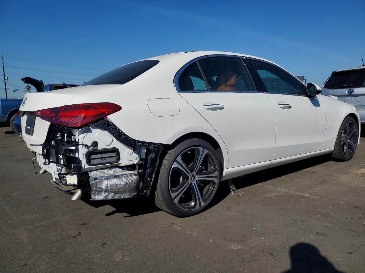 2024 Mercedes-Benz C 300 - zdjęcie 3
