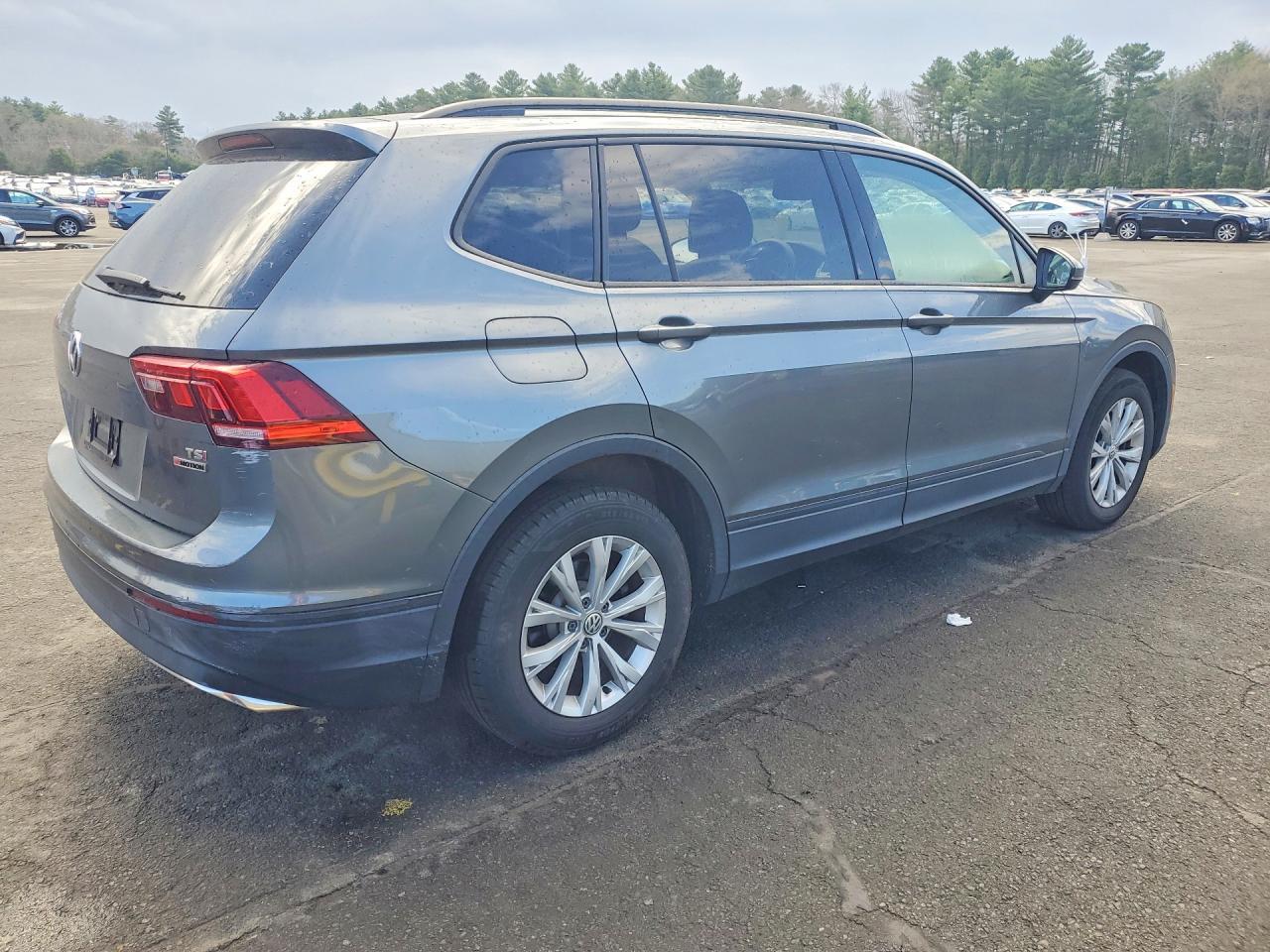 2018 Volkswagen Tiguan S - zdjęcie 3