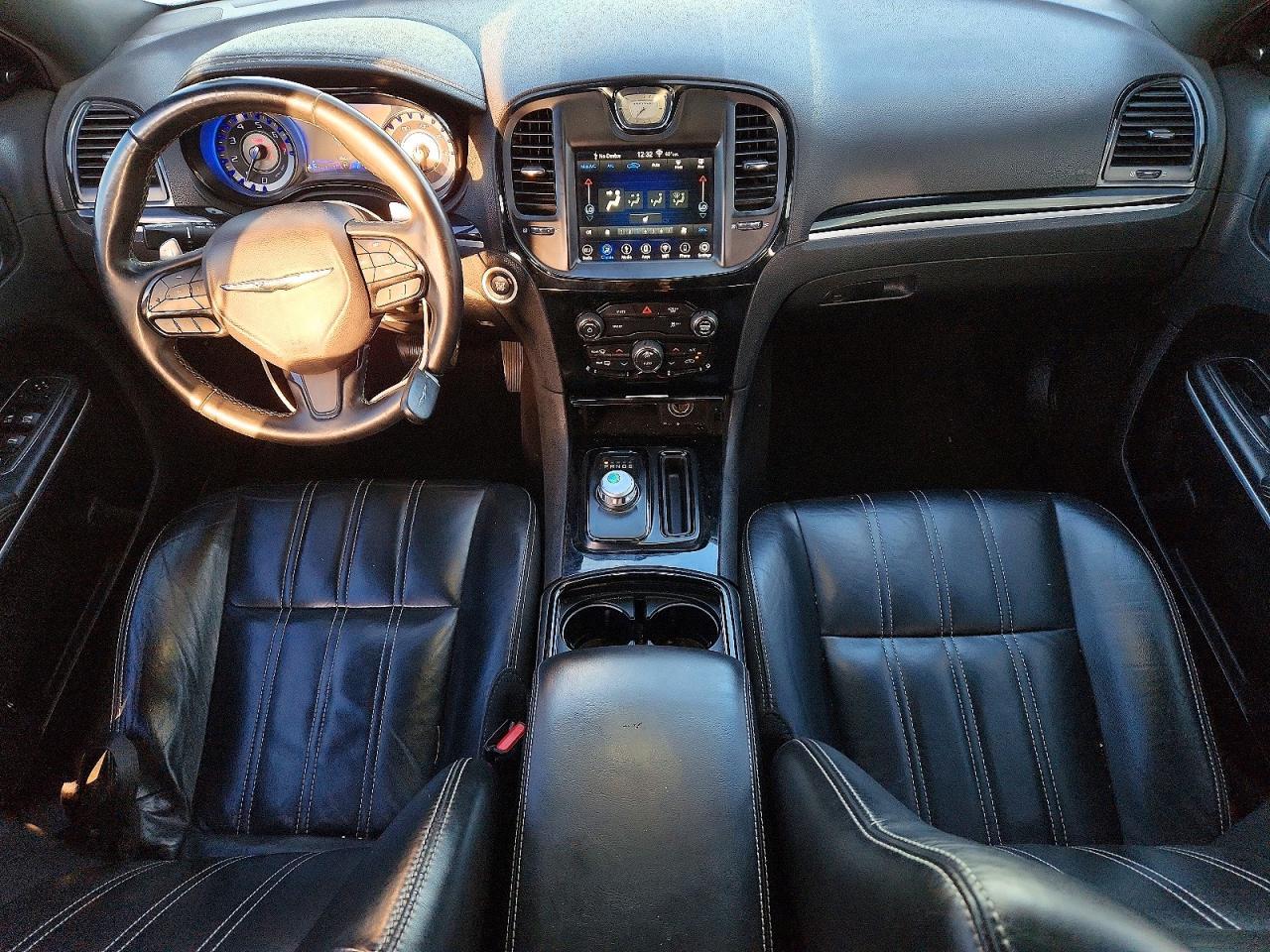 2019 Chrysler 300 S - zdjęcie 8