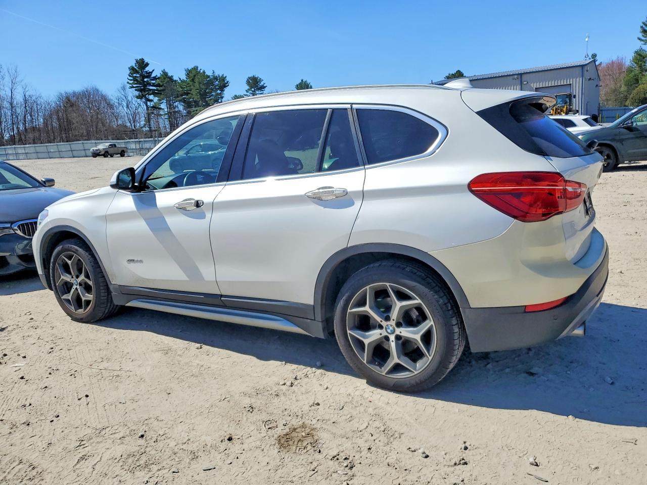 2017 BMW X1 xDrive28I - zdjęcie 2