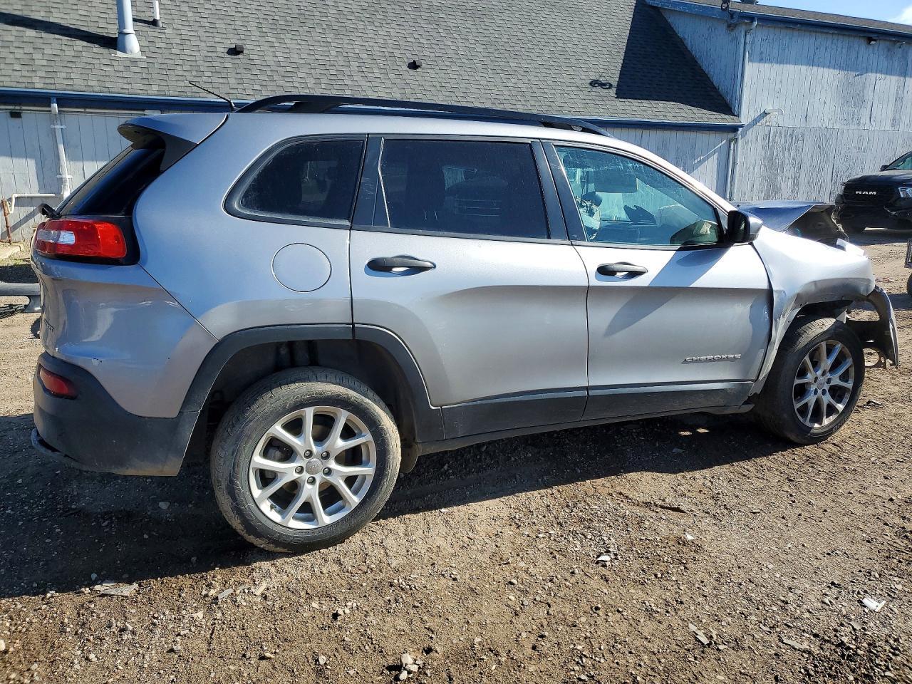 2016 Jeep Cherokee Sport - zdjęcie 3