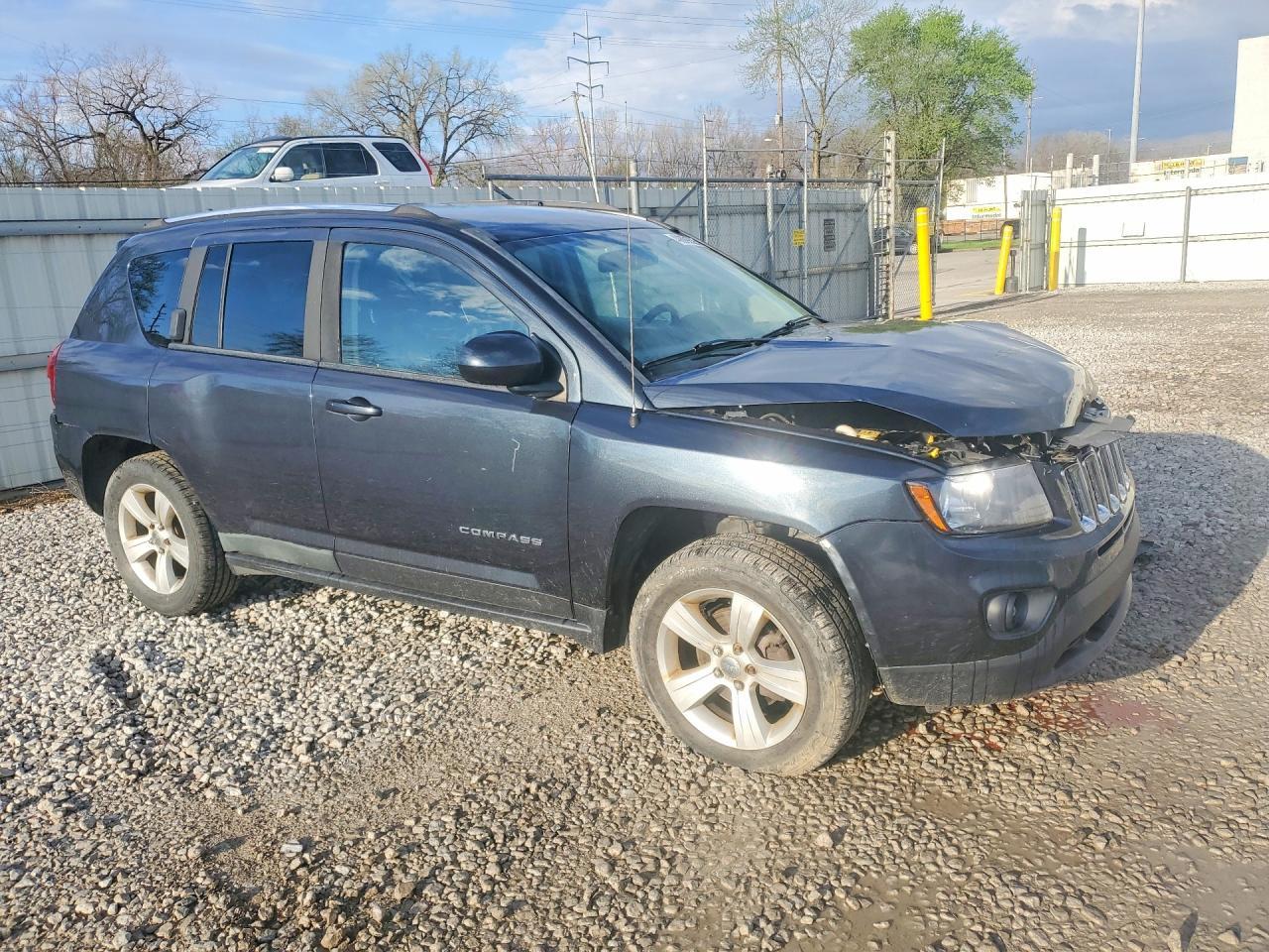 2015 Jeep Compass Latitude - zdjęcie 4
