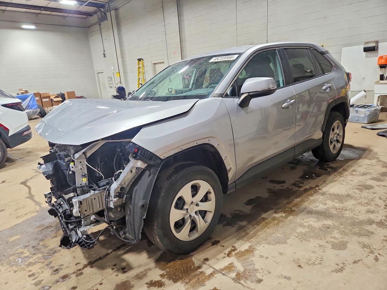 2022 Toyota Rav4 Le - zdjęcie główne