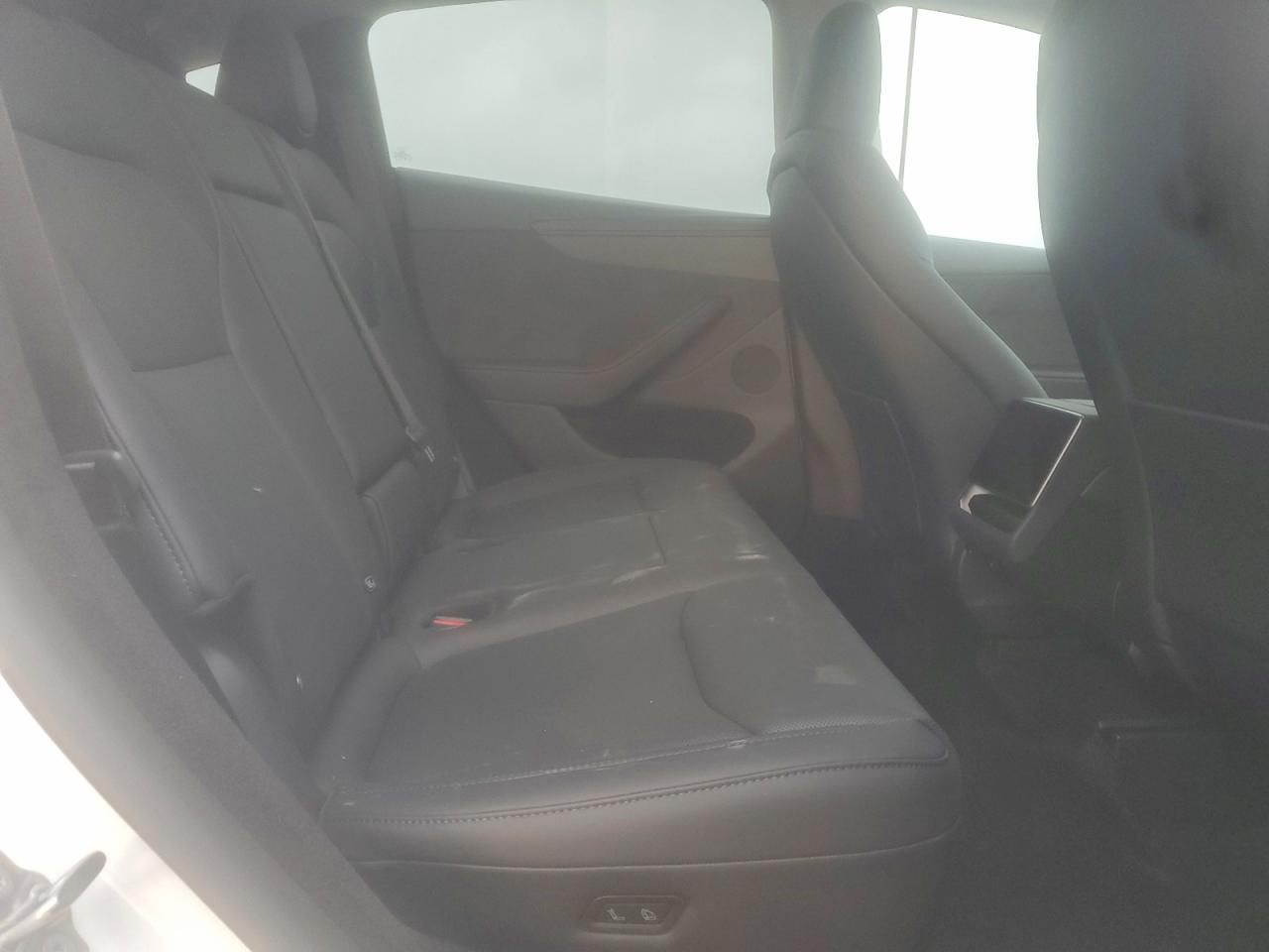 2026 Tesla Model Y - zdjęcie 11