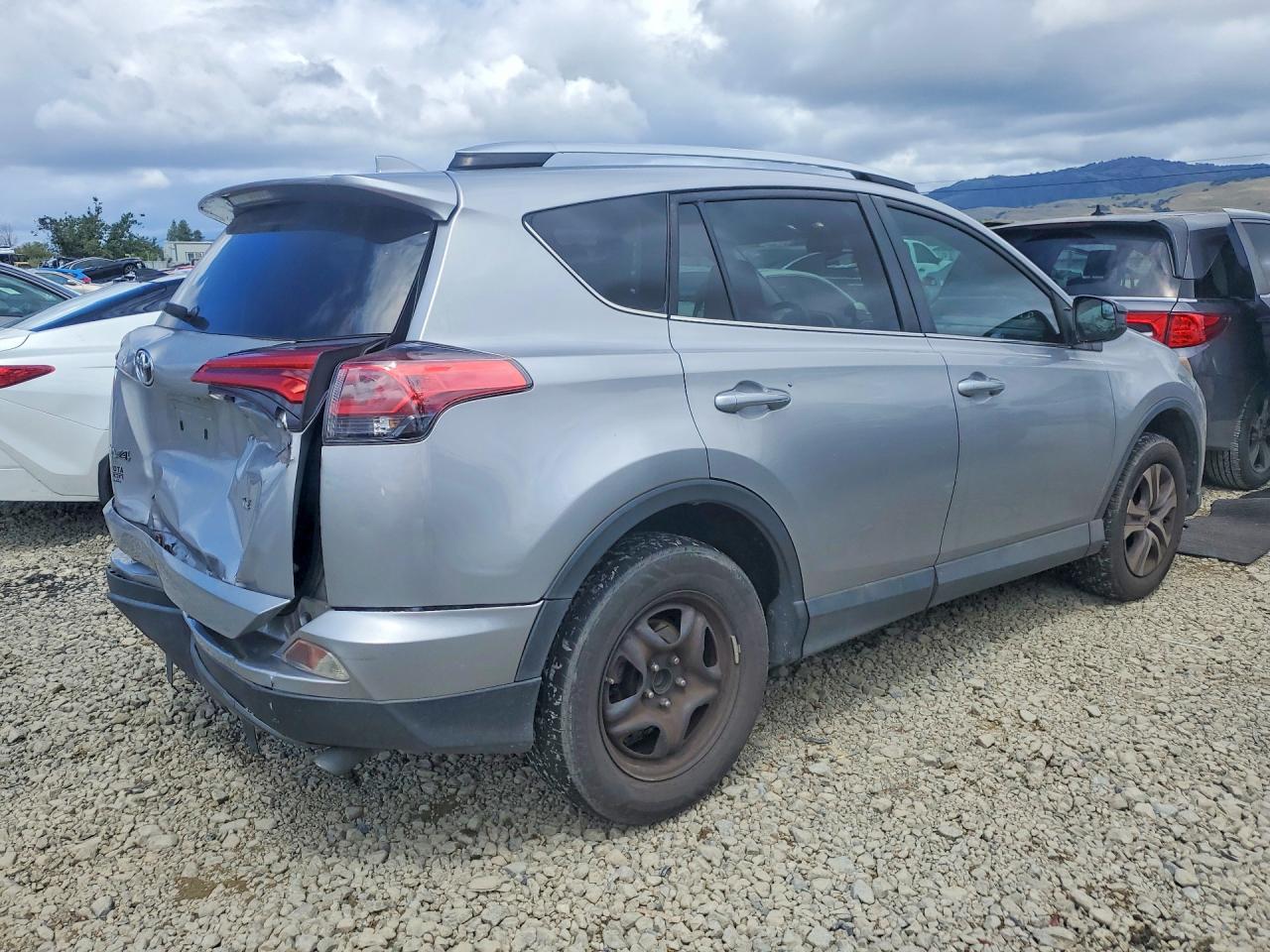 2016 Toyota Rav4 Le - zdjęcie 3