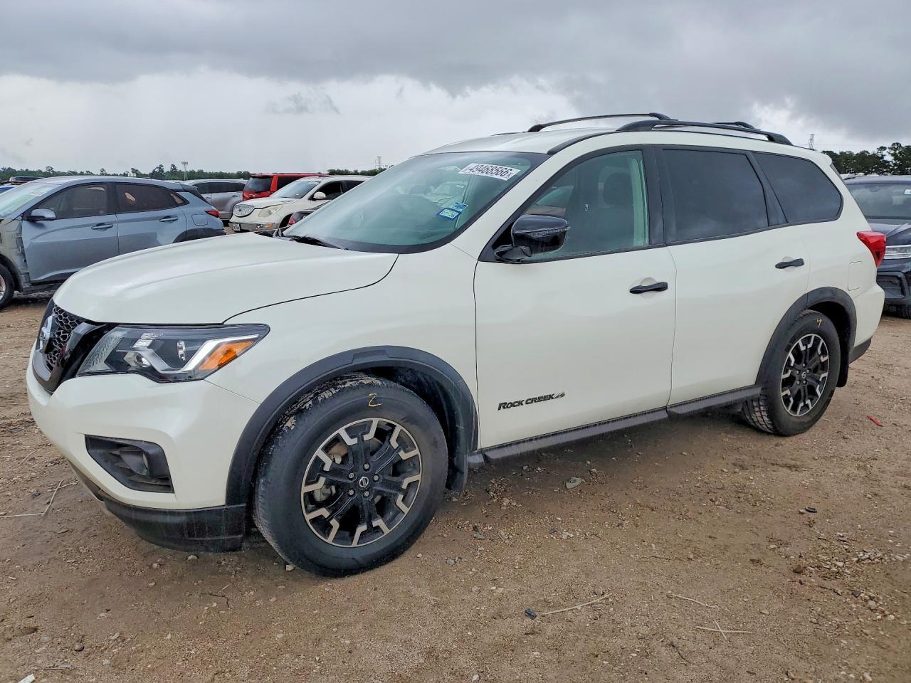 2020 Nissan Pathfinder Sv - zdjęcie główne